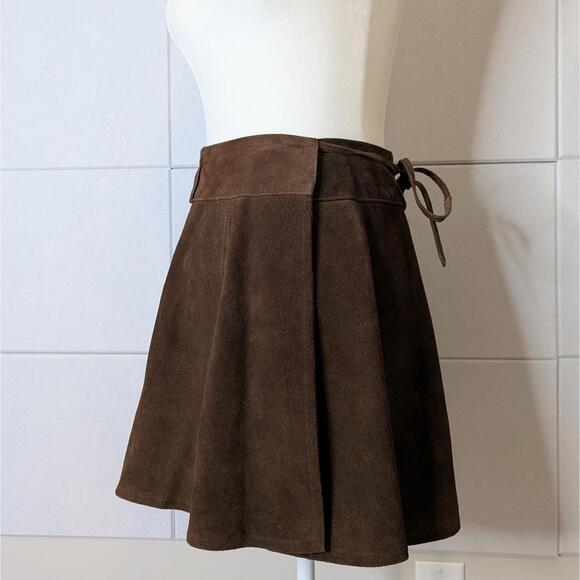 SOLD Vintage 70s chocolate brown suede wrap mini skirt - Picture 3 of 5